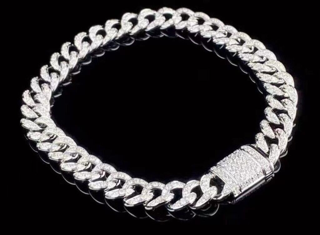 3ct Natural Diamond Bracelet 18K Gold: 18K gold inlaid with 3cts natural South African diamonds. The bracelet is 170mm long, crystal-clear, shiny and dazzling, good clarity. Internationally certified natural diamonds. Comes with an
