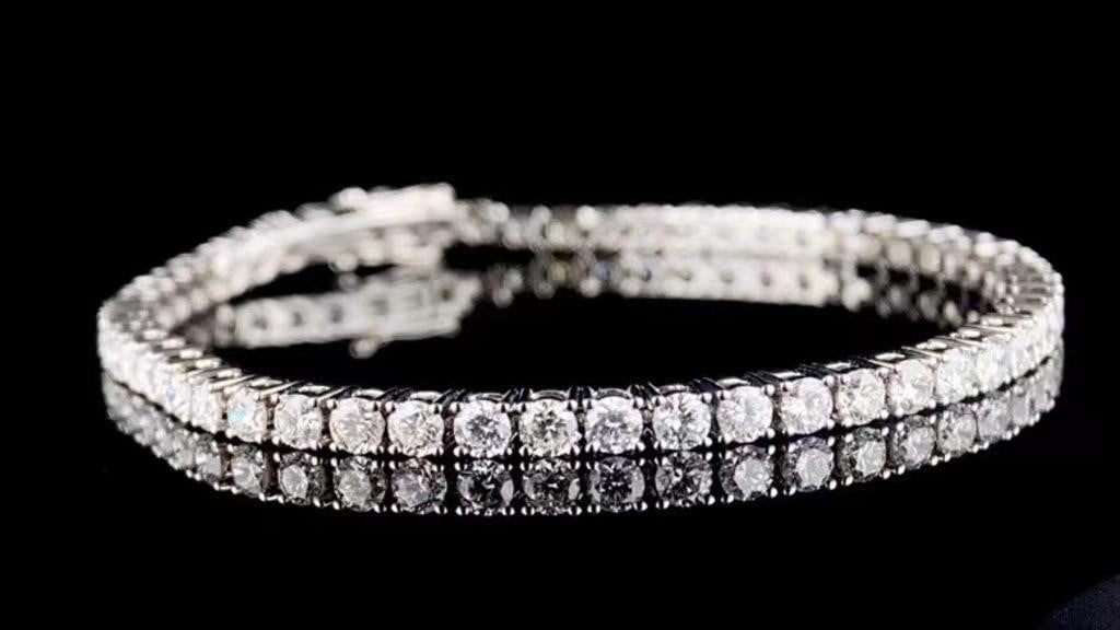4.3ct Natural Diamond Bracelet 18K Gold: 18K gold inlaid with 4.3cts natural South African diamonds. Crystal-clear, good clarity, shows the most shiny and dazzling fire color. International certified natural diamond, with international