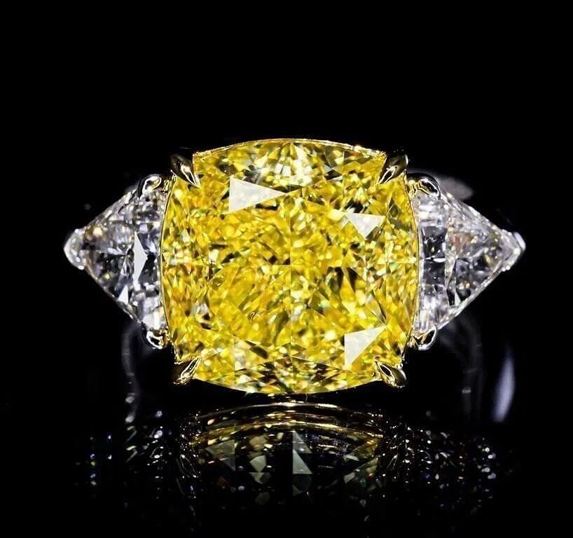 10ct Natural Yellow Diamond 18Kt Gold Ring: Handcrafted from heavy gold, very lavish and splendid. 18Kt gold inlaid natural South African high quality diamonds, main stone: 10ct Yellow Diamond, accessory stone: 2 white diamonds. Yellow diamond 