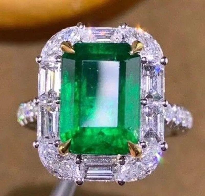 6.7ct natural emerald ring in 18K gold (1 of 2)