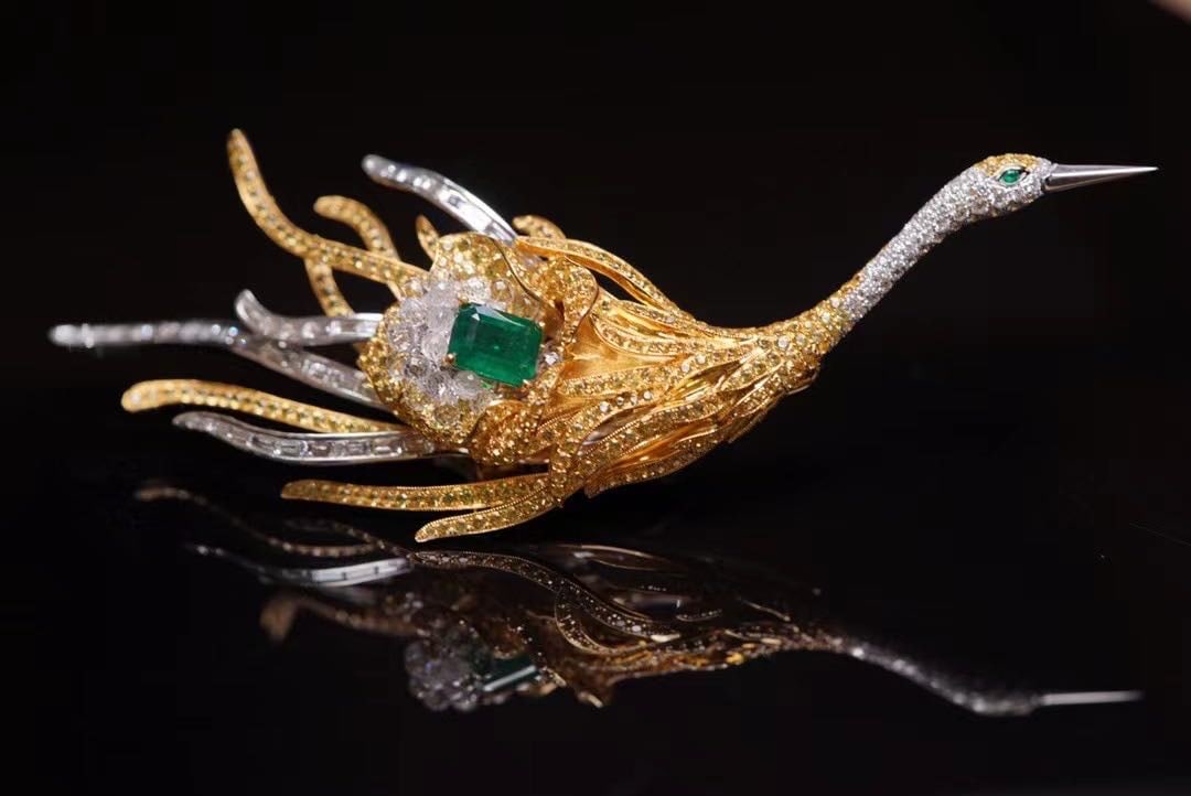 18K Gold Natural Emerald Diamond Brooch: Handcrafted from heavy gold, very lavish and splendid. 18K-gold set with natural emerald and natural South African high-quality diamonds, bright colors, crystal-clean and good clear. Overall