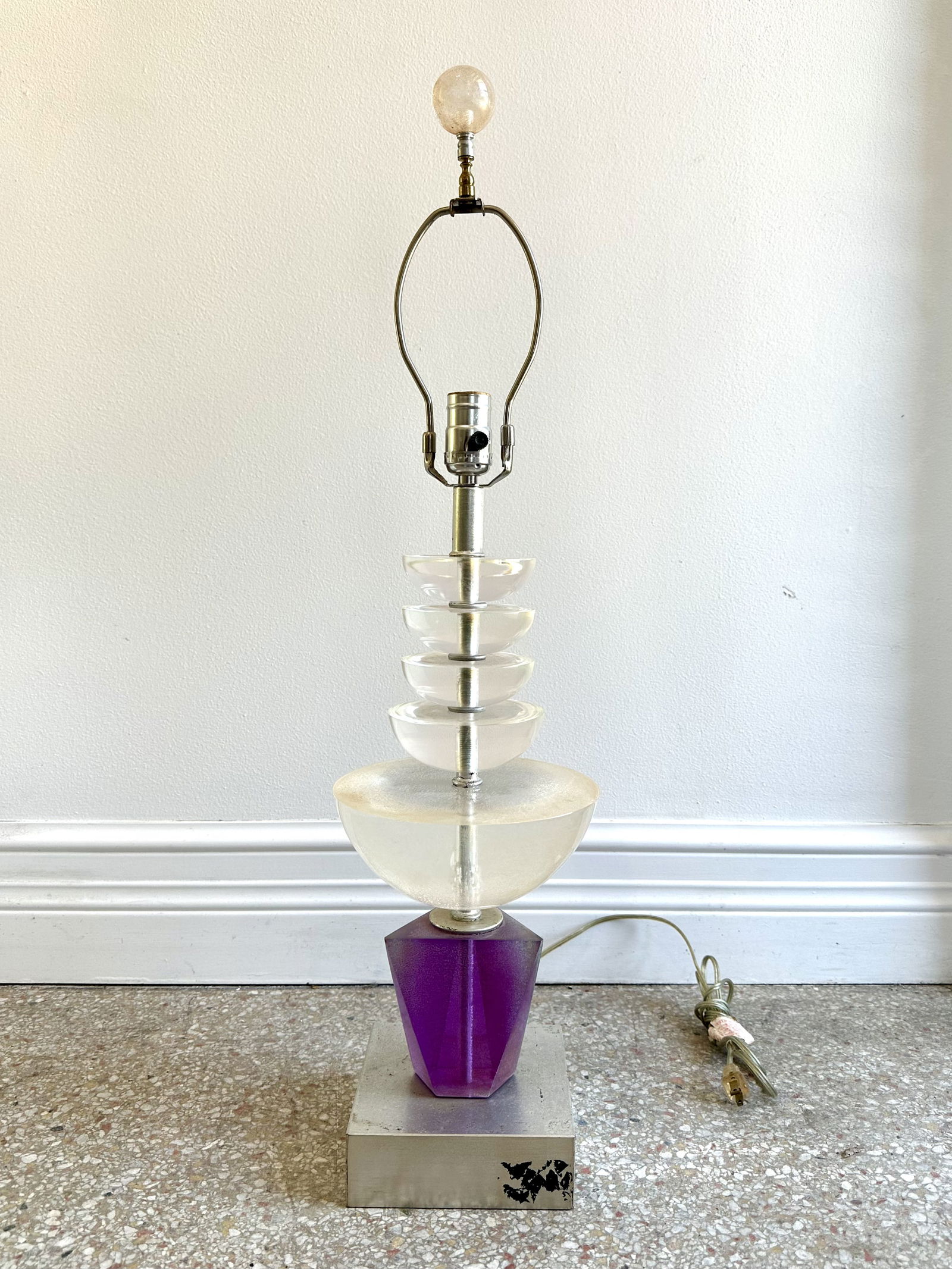 Hivo Van Teal MCM Plexiglass Lamp: A vintage sculptural Hivo Van Teal MCM plexiglass lamp.