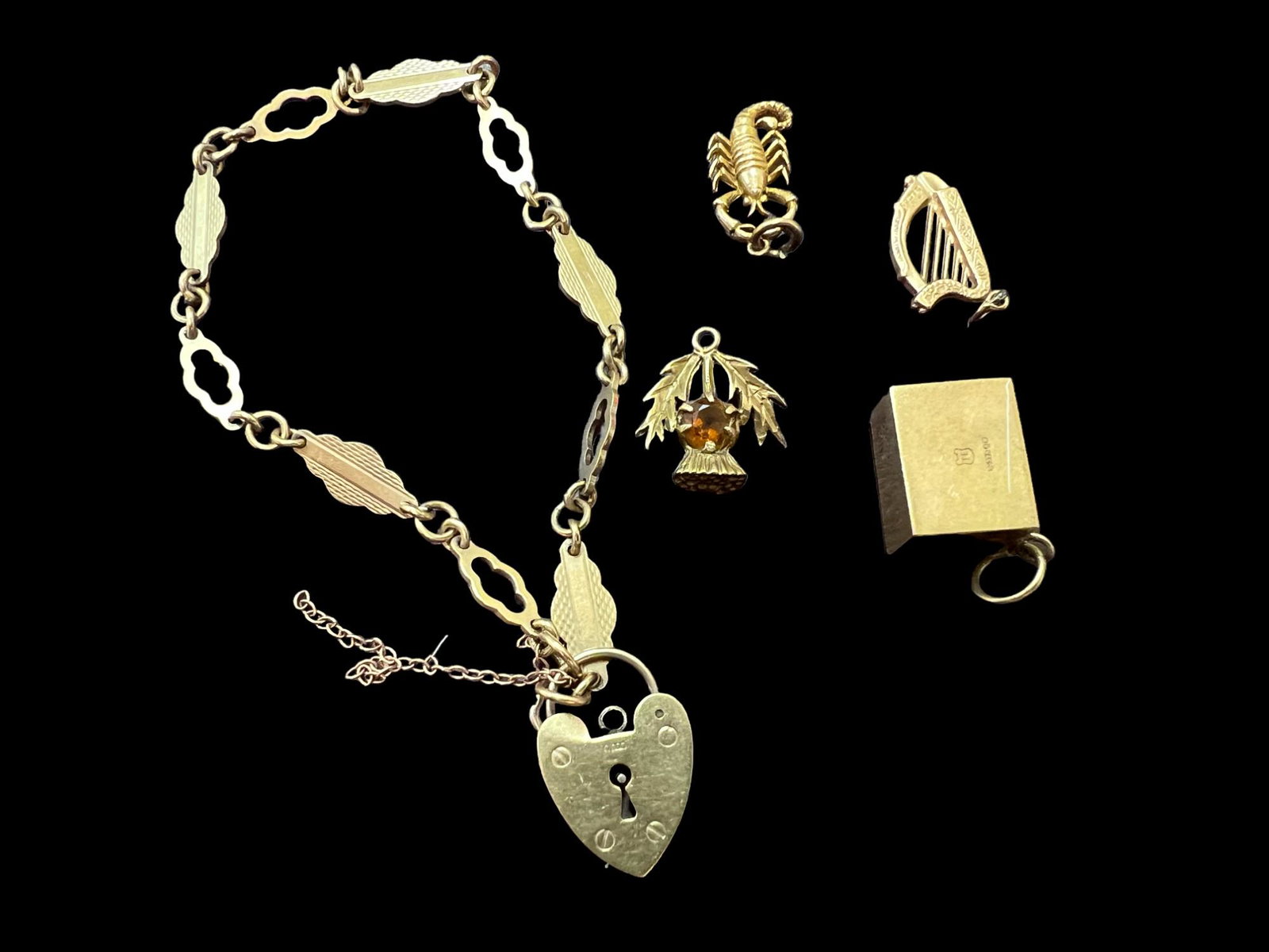 9K Bracelet and Charms all marked .375 total weight 11.9 grams: 9K Bracelet and Charms marked .375 total weight 11.9 grams