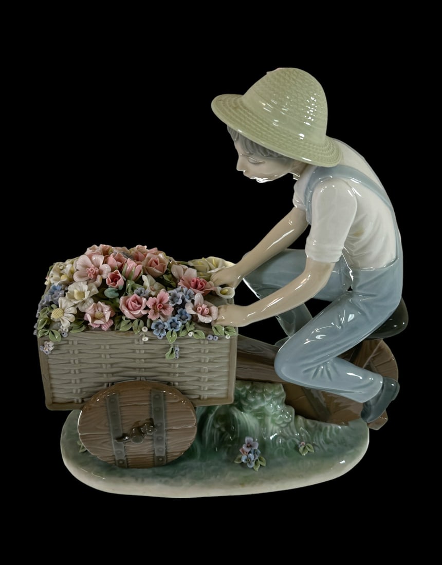 Lladro "Flower Peddler"  #5031 Retired (1 of 4)