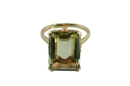 10Kt Emerald Cut Quartz Ring