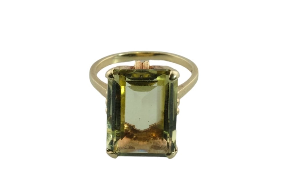 10Kt Emerald Cut Quartz Ring (1 of 3)