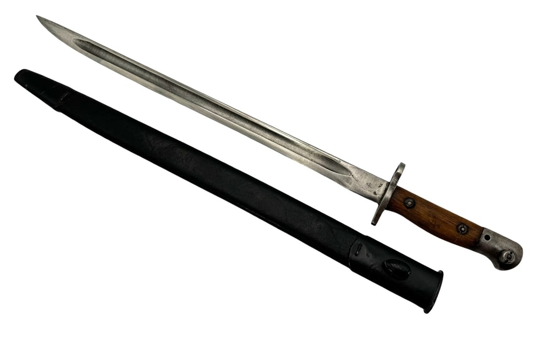 British 1907 Pattern Bayonet and black leather Scabbard (1 of 6)
