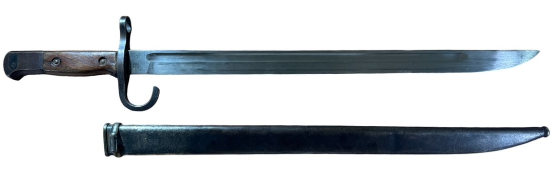 WWII Japanese Type 30 Bayonet for Arisaka Rifle with Leather Scabbard- Jinsen Korea: WWII Japanese Type 30 Bayonet for Arisaka Rifle with Leathe Scabbard - Jinsen Korea. The ricasso bears the manufacturer mark of the Jinsen Arsenal in Korea. The bayonet has a bird head pommel and hook
