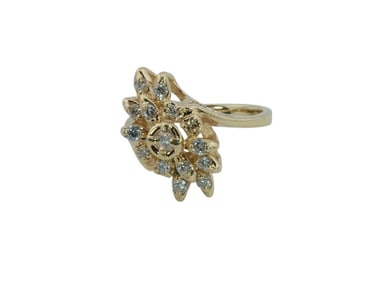 14Kt Exquisite Gold and Diamond Ring Size 6