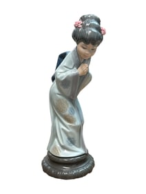 Lladro 4989 Sayonara Porcelain Figurine