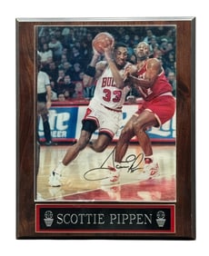 Scottie Pippen Signed 8 x 10 Photo Plaque with COA