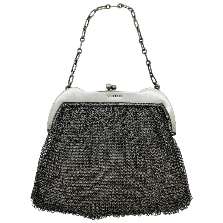 Sterling Silver Chainmail Purse: An attractive chain mail sterling silver mesh purse made by Williams of Birmingham England in 1913-14. It opens easily and snaps shut smartly. In excellent condition with no defects noted. It is 7 1/2