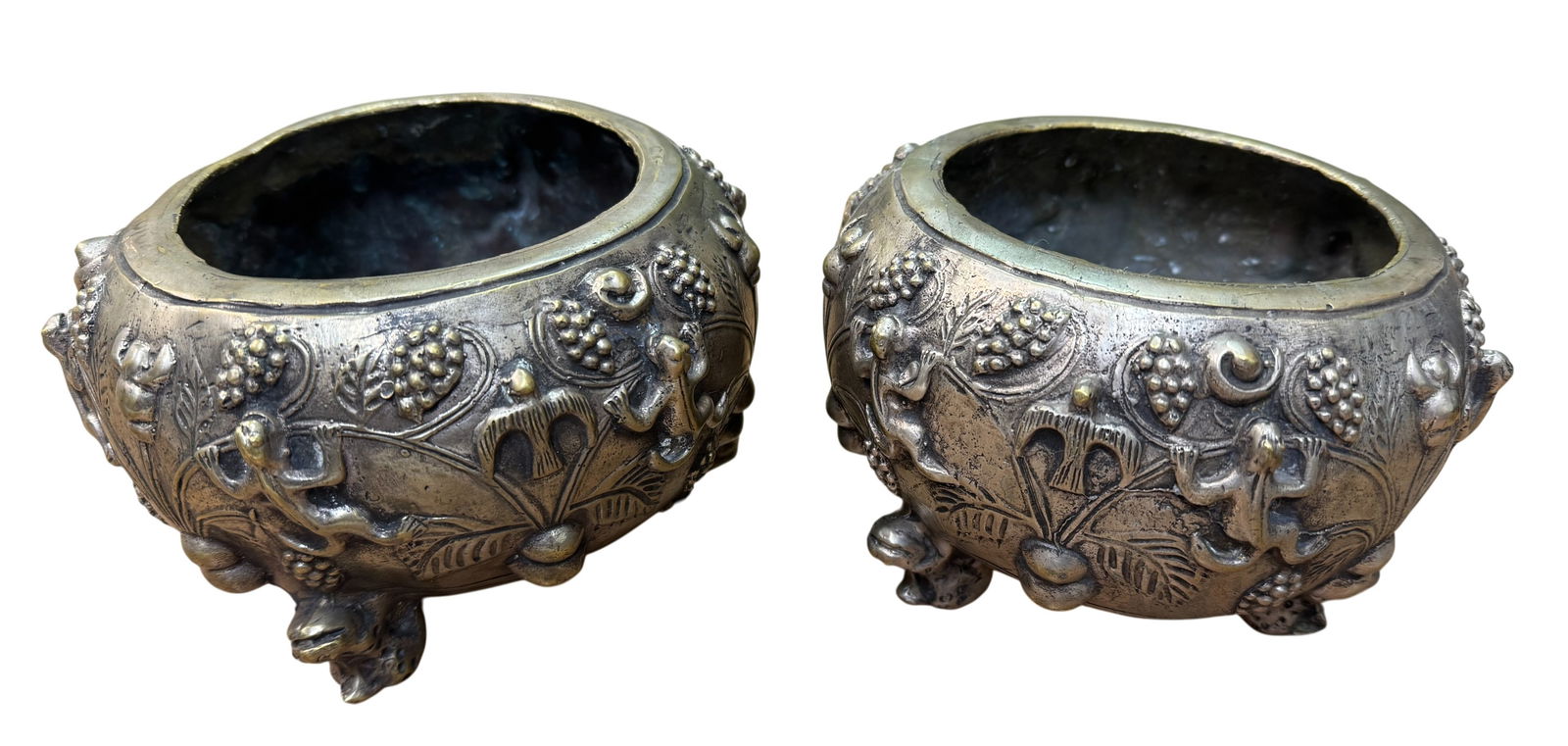 Pair of Chinese Bronze Vessels with Xuande Dynasty Mark (1 of 4)