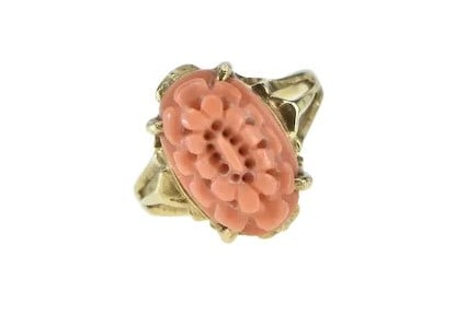 18K Ornate Carved Floral Coral Vintage Statement Ring Size 5 Yellow Gold: 18K Ornate Carved Floral Coral Vintage Statement Ring Size 5 Yellow Gold. Weight 3.7 grams