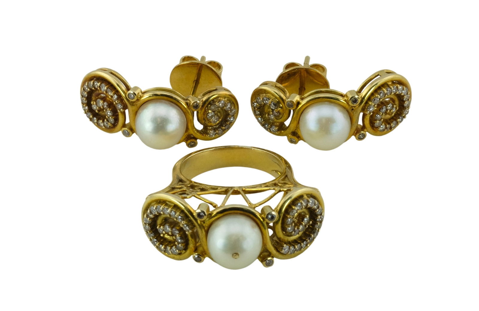 Vintage 14KT Gold White Pearl Diamond Earrings and Ring Set: Vintage 14KT Gold White Pearl Diamond Earrings and Ring Set. Unmarked but tested for 14K with XRF Analyzer. Ring size 6.5. Total weight 27.3 grams.