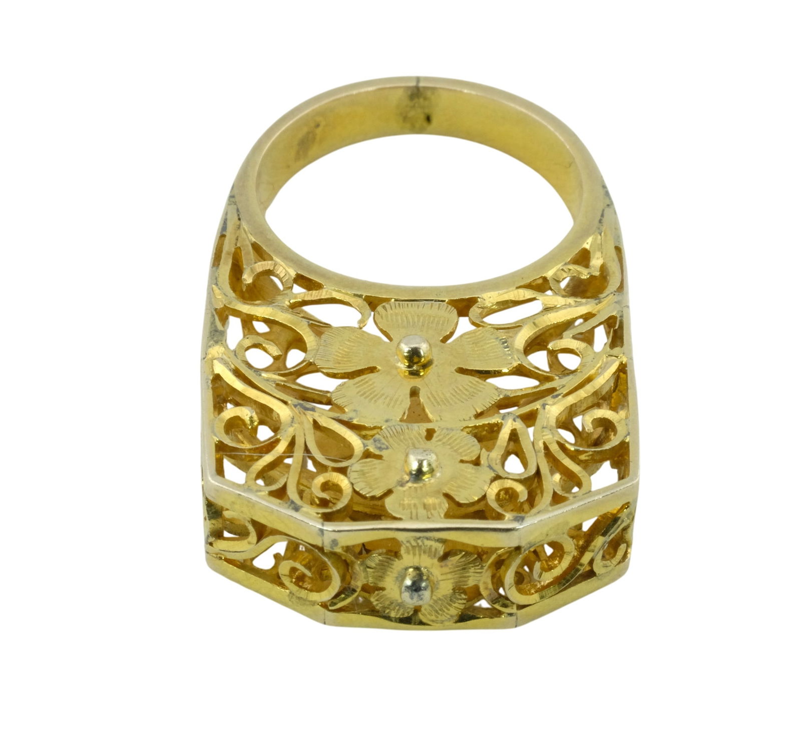Vintage 12Kt Yellow Gold Filigree Flower Ring: Vintage 12Kt Yellow Gold Filigree Flower Ring. Ring size 6.5. Weight 8.5 grams