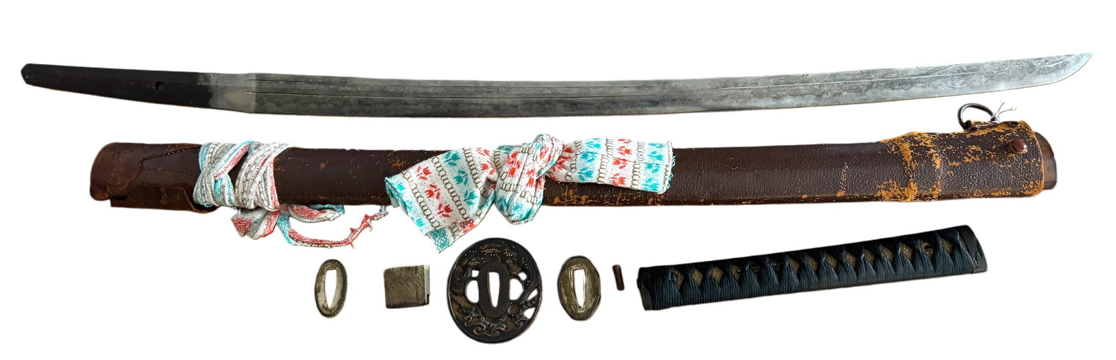 Rare Shinto Edo Period Wakizashi Signed by Famous Omi Daijo Fujiwara Tadahiro Saku: Rare Shinto Edo Period Wakizashi Signed Omi Daijo Fujiwara Tadahiro Saku. Second generation mainline master of the Hirez Tadayoshi School.