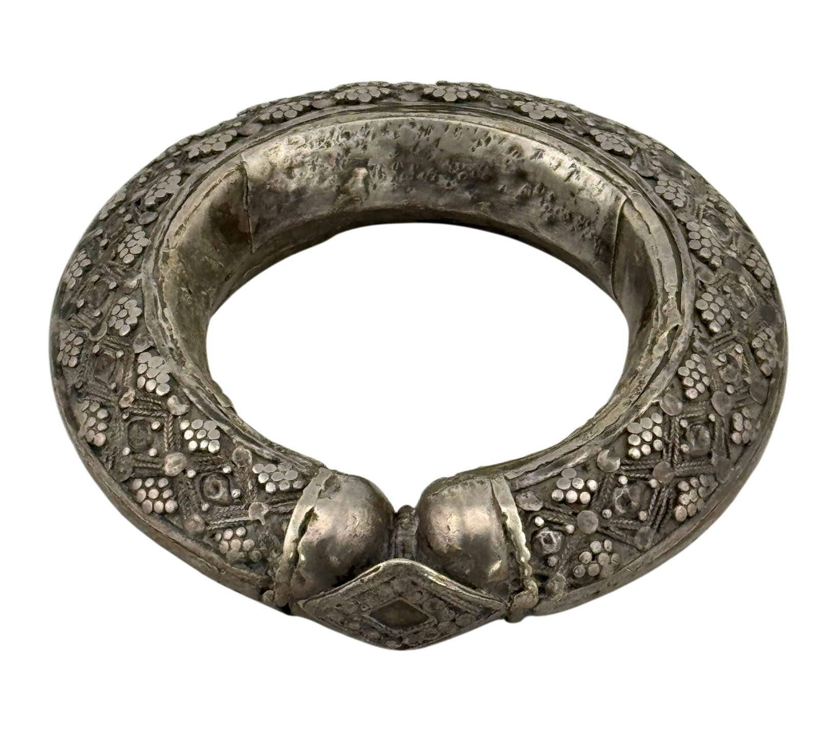 Vintage South Indian Sterling Silver Bangle: Vintage South Indian Sterling Silver Bangle. Size 7.5" and weight 151.4 grams