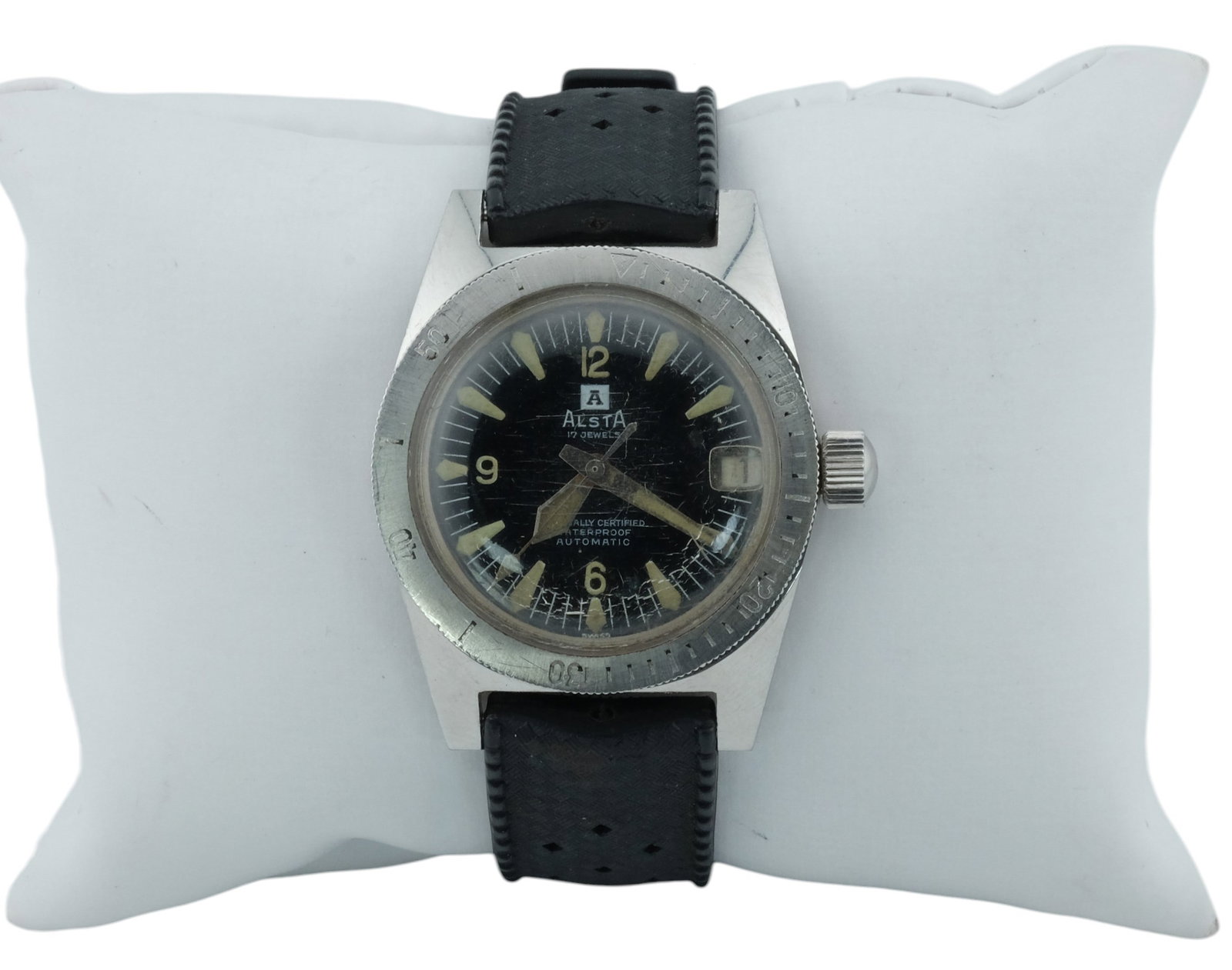 Rare 1960's Alsta Nautiscaph Dive Watch: Alsta watches, particularly the Nautoscaph model gained prominence in the 1960s as reliable and robust dive watch. The brand was known for producing timepieces that could withstand the rigors of