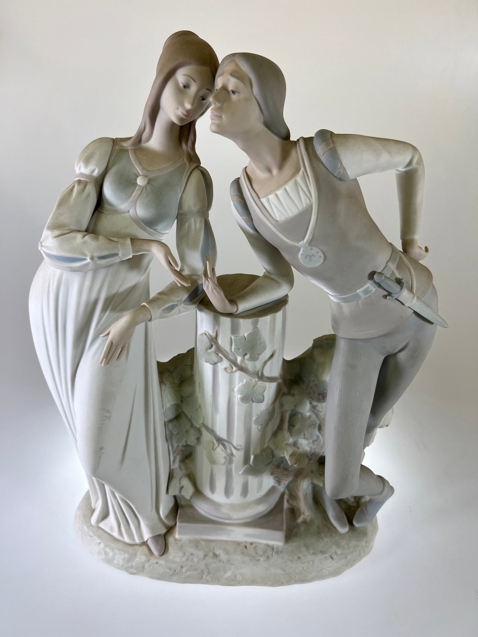 LLADRO "ROMEO & JULIET" #4750: Large Lladro 'Romeo and Juliet' Figurine. Matte finish, signed on bottom. 17" H x 13" W x 5.5" D. Condition: small repair on finger