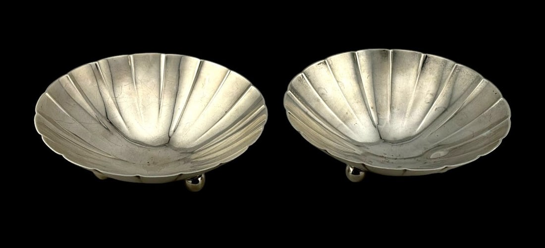 Pair of 1920's Tiffany & Co. Sterling Silver Ruffled Lobed Fruit Bowls: Pair of 1920's Tiffany & Co. Sterling Silver Ruffled Lobed Fruit Bowls. 6" in diameter and total weights of 436.8 grams