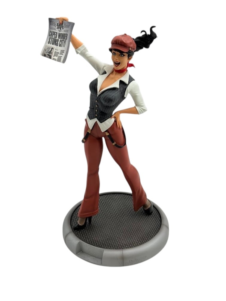 Limited Edition DC Comics Bombshells Lois Lane Statue (1 of 4)