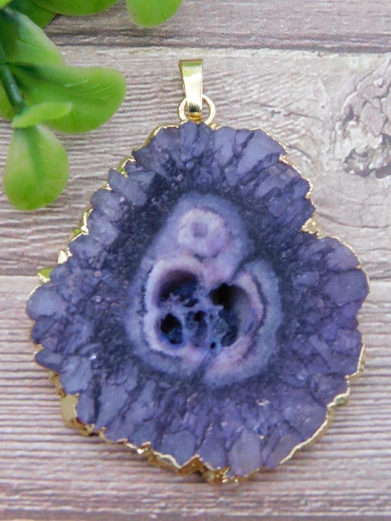 Agathe Pendant with golden frame: 2,5 cm