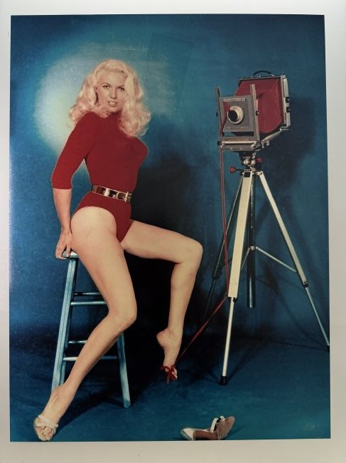 Bunny Yeager - Vintage Photo signed By Bunny: Rare Vintage photo 40x30cm - Signed by Bunny