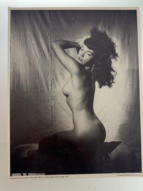 Bunny Yeager - Vintage Offste Litho of Bettie Page signed By Bettie: 36x27cm - Signed by Bettie