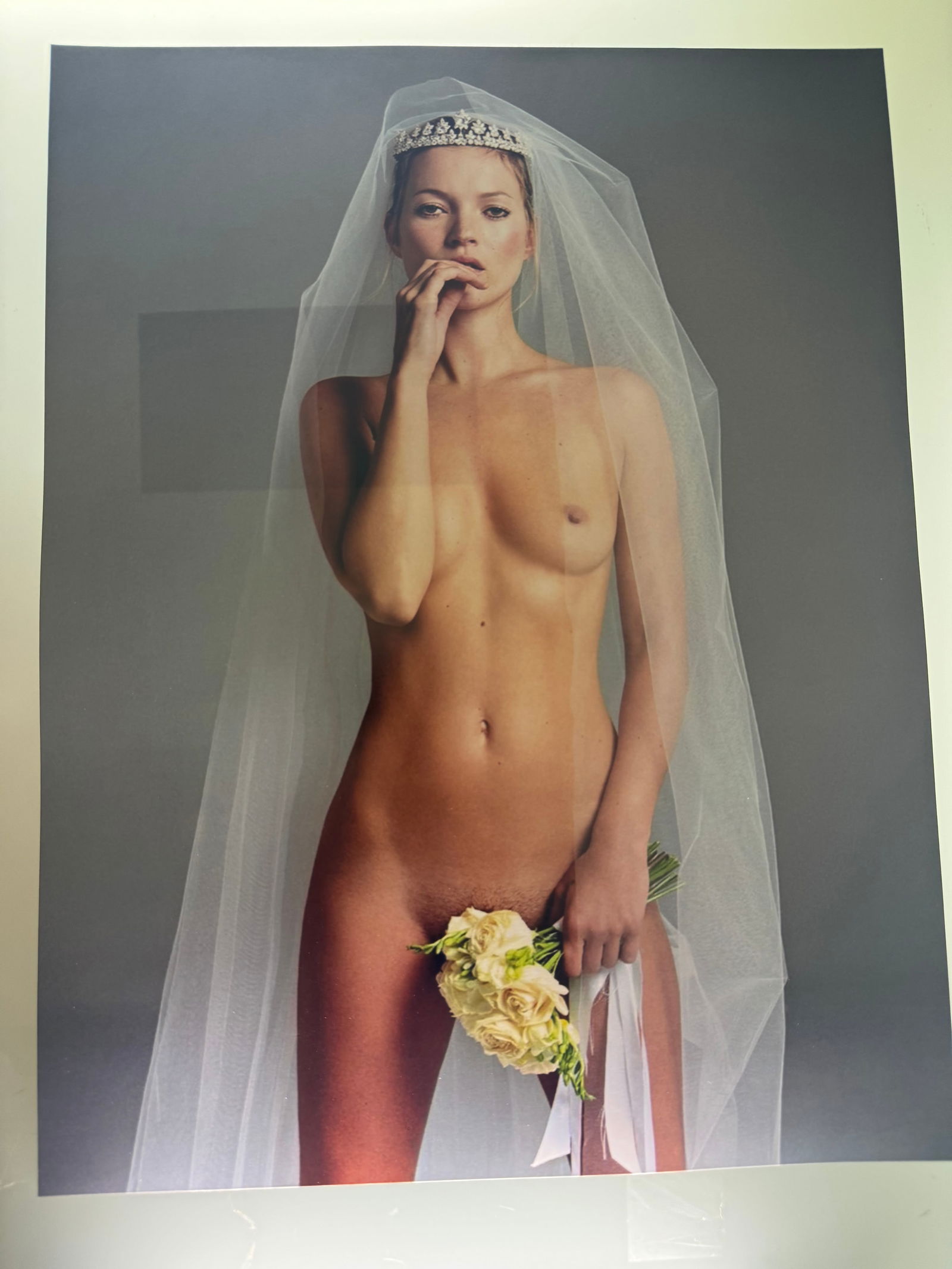 Inez Van Lamsweerde - Kate/Bride, 2003 for W Magazine - Signed by Inez Van Lamsweerde: 39x30 cm - Signed by Inez Van Lamsweerde