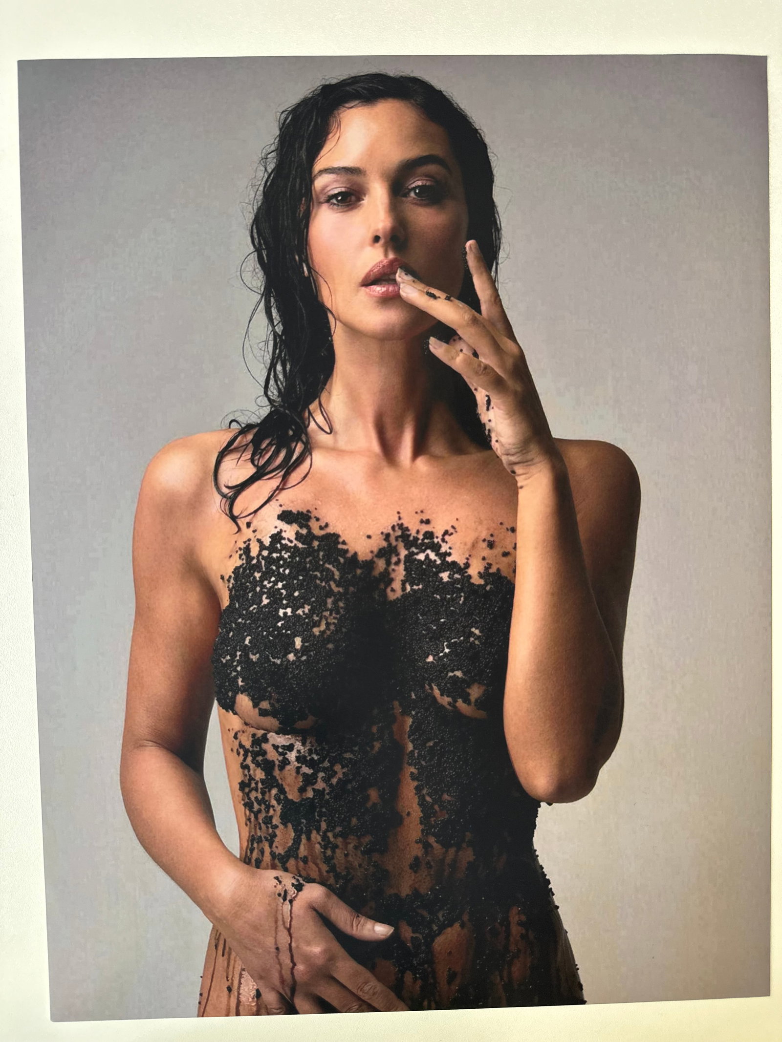 Monica Bellucci for Esquire, 2001 - Photograph by Fabrizio Ferri - printed by Getty Images with COA: Getty Images Offical Print with COA and Tracking Code - 39x30 cm