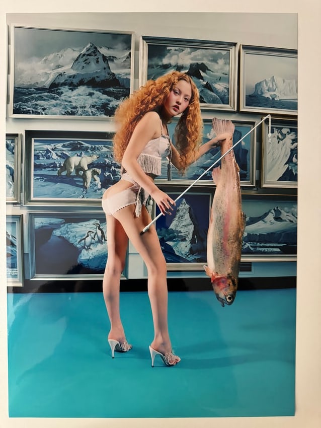 David LaChapelle - Devon Aoki, Fish Stick, London, 1998 - Signed by David LaChapelle: C-Print - Signed by DLC - Numbered -42x30 cm