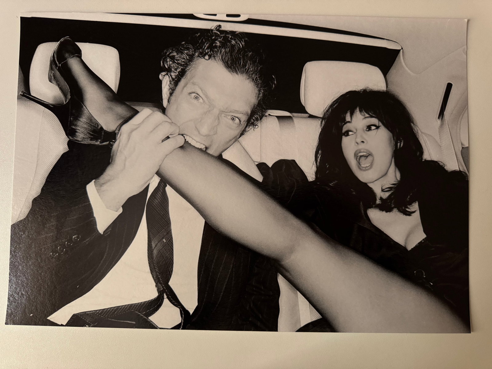 Ellen Von Unwerth - Vincent Cassel and Monica Bellucci, Parigi, 2004 - 2008 - Signed: 41x28 cm on Museum Baryta Paper - LTD 139/200