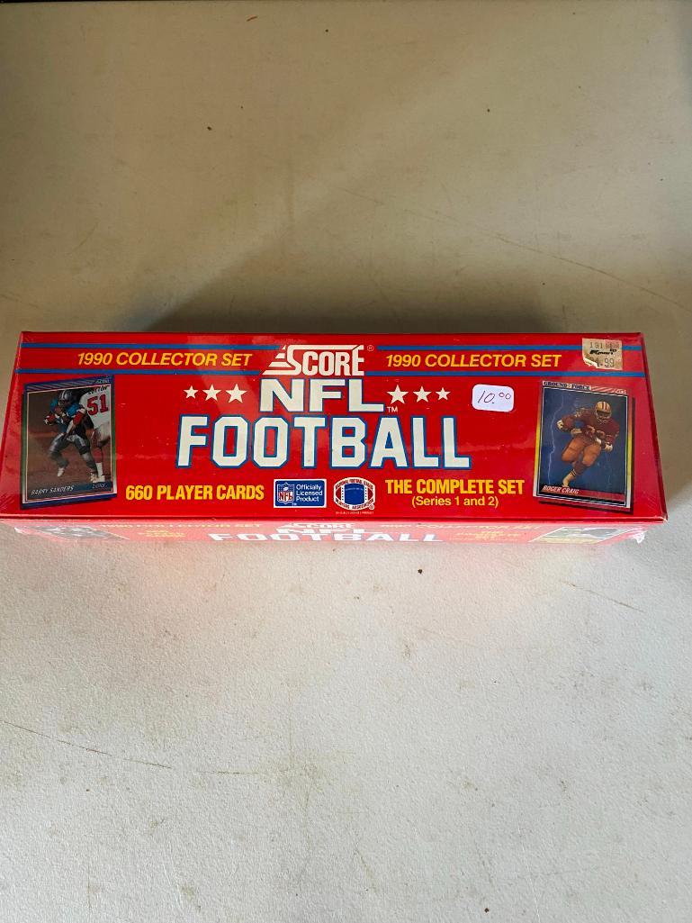 FOOTBALL-1990 Score NFL Complete Set, Series 1 and 2, in wrapper. (1 of 4)