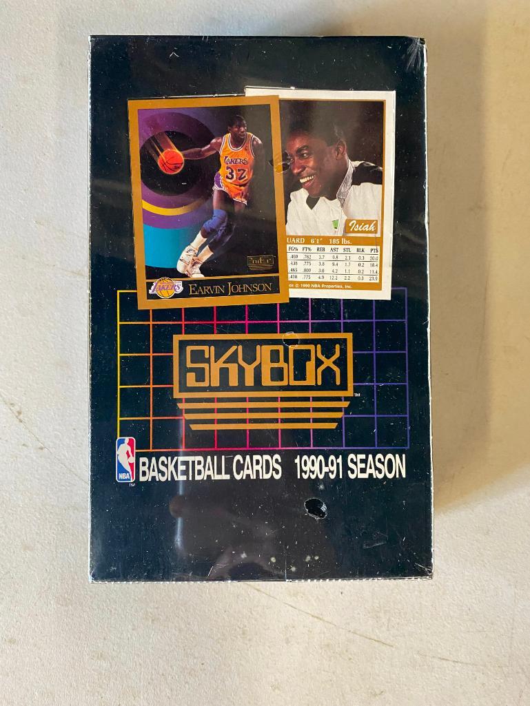BASKETBALL-1990-91 Skybox Basketball Cards, in wrapper (1 of 5)