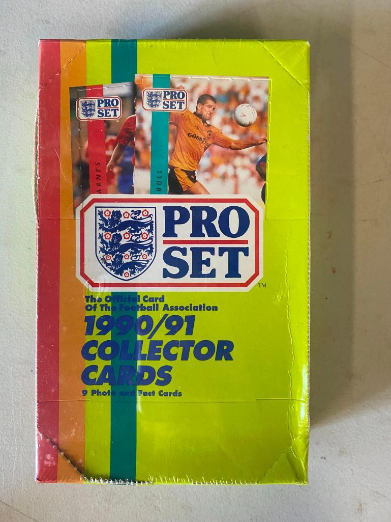 SOCCER-1990/91 Pro Set Football (American Soccer) Collector Cards, in wrapper: 1990/91 Pro Set Football (American Soccer) Collector Cards, in wrapper, see photos.