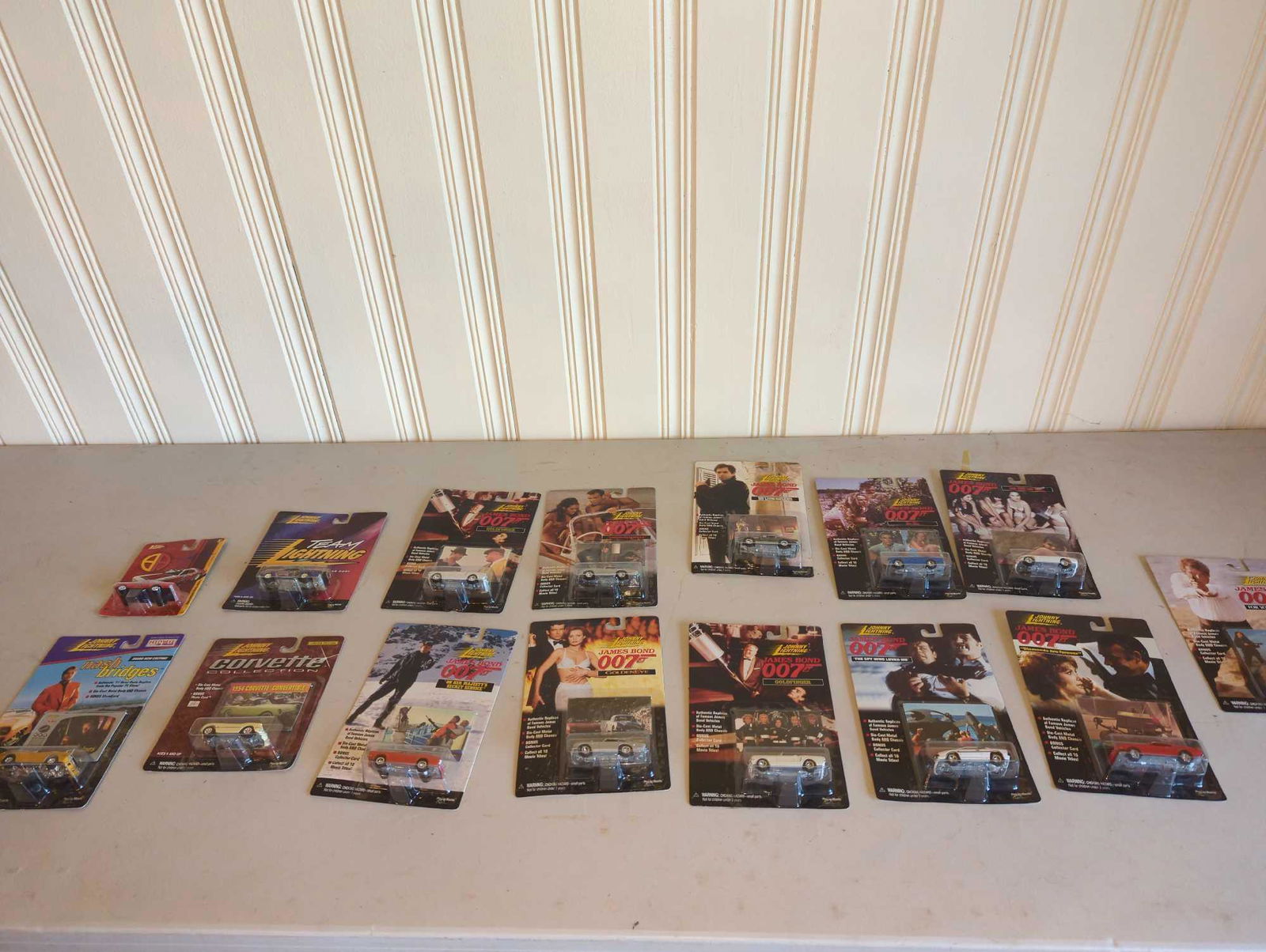 Approx. 33 Johnny Lightning including James Bond 007 Series, Mustang Classics (1 of 20)