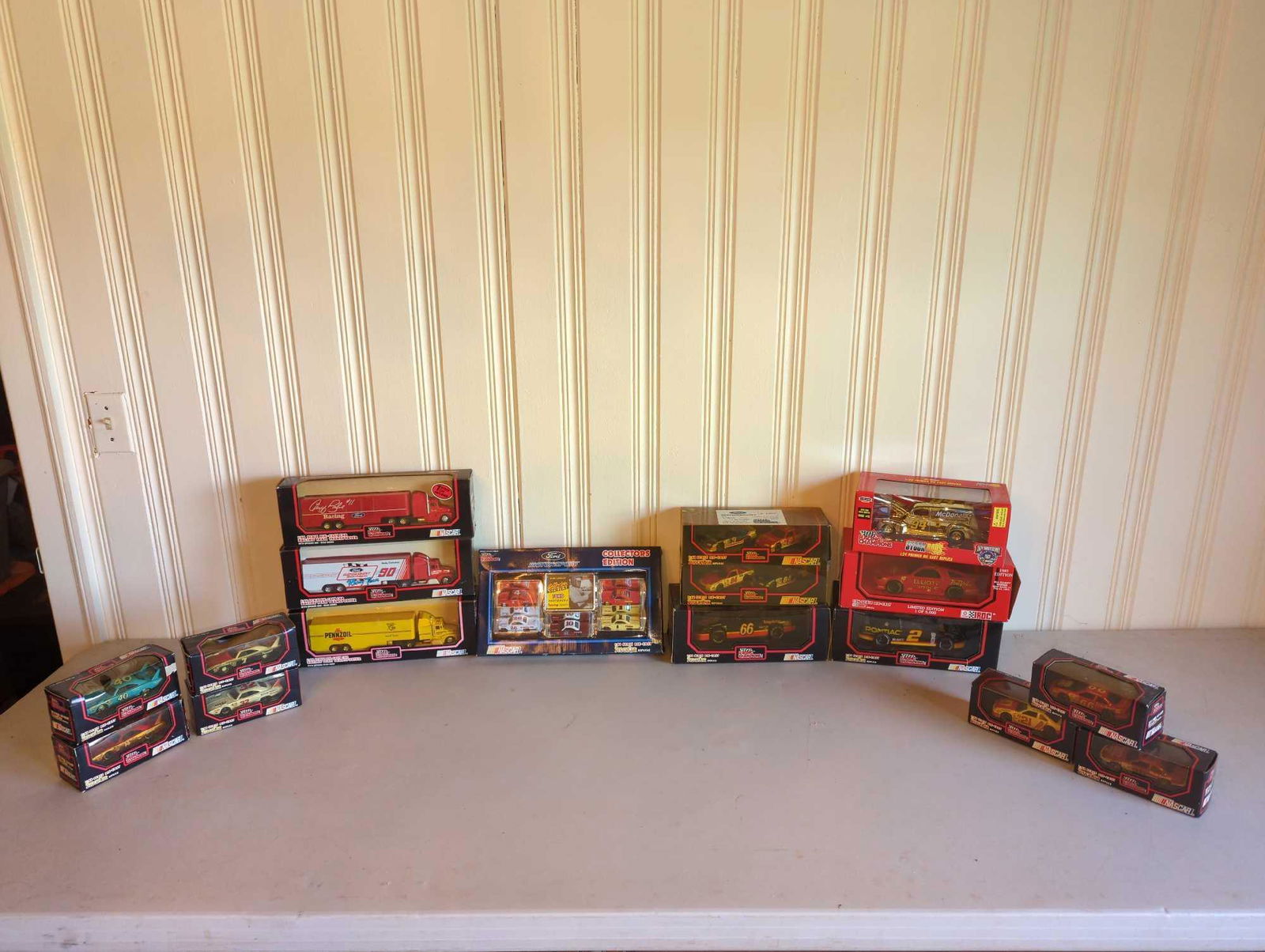 Approx. 17 NASCAR Racing Champions Die Cast Scales 1:64, 1:43 & 1:24 Items and More! (1 of 8)