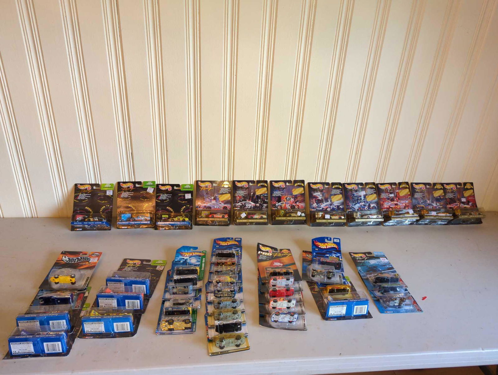 Over 100 HOT WHEELS! (1 of 18)