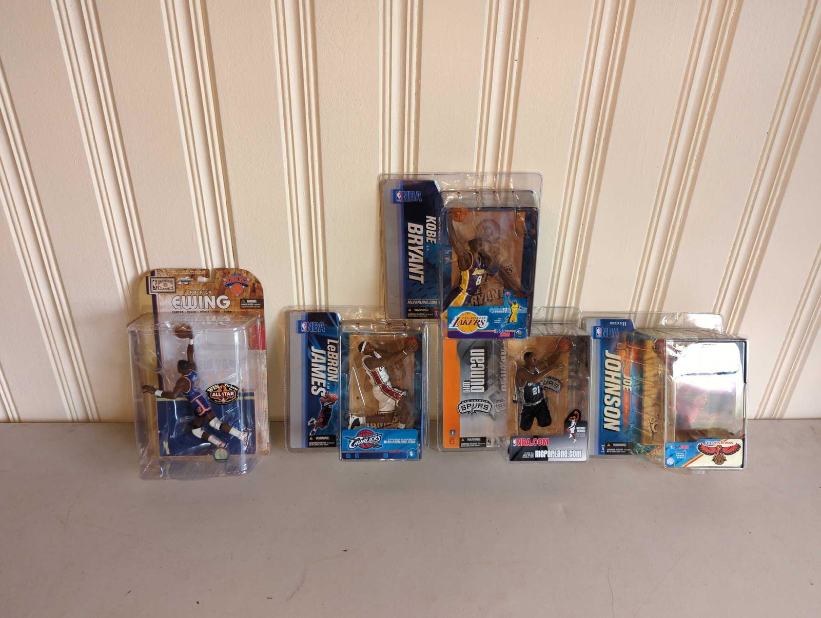 Approx. 9 Basketball Action Figures including Ewing: NBA action figures, see photos.