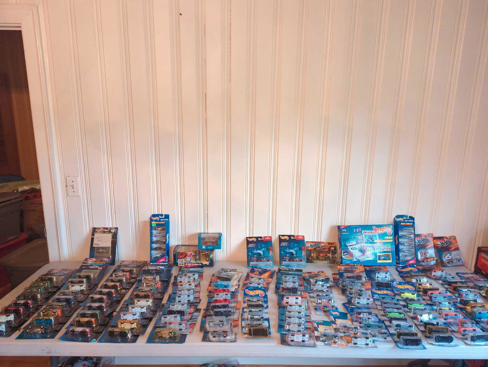 Over 100 HOT WHEELS RACING, Many with cards (1 of 5)