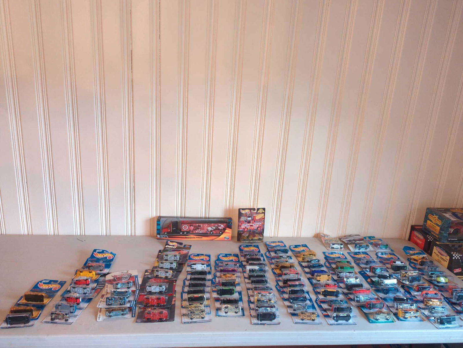 More than 70 Hot Wheels die cast cars (1 of 6)