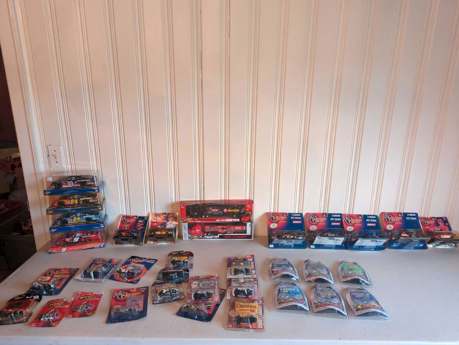 Approx. 45 NASCAR Winner's Circle various scale die cast cars (1 of 6)