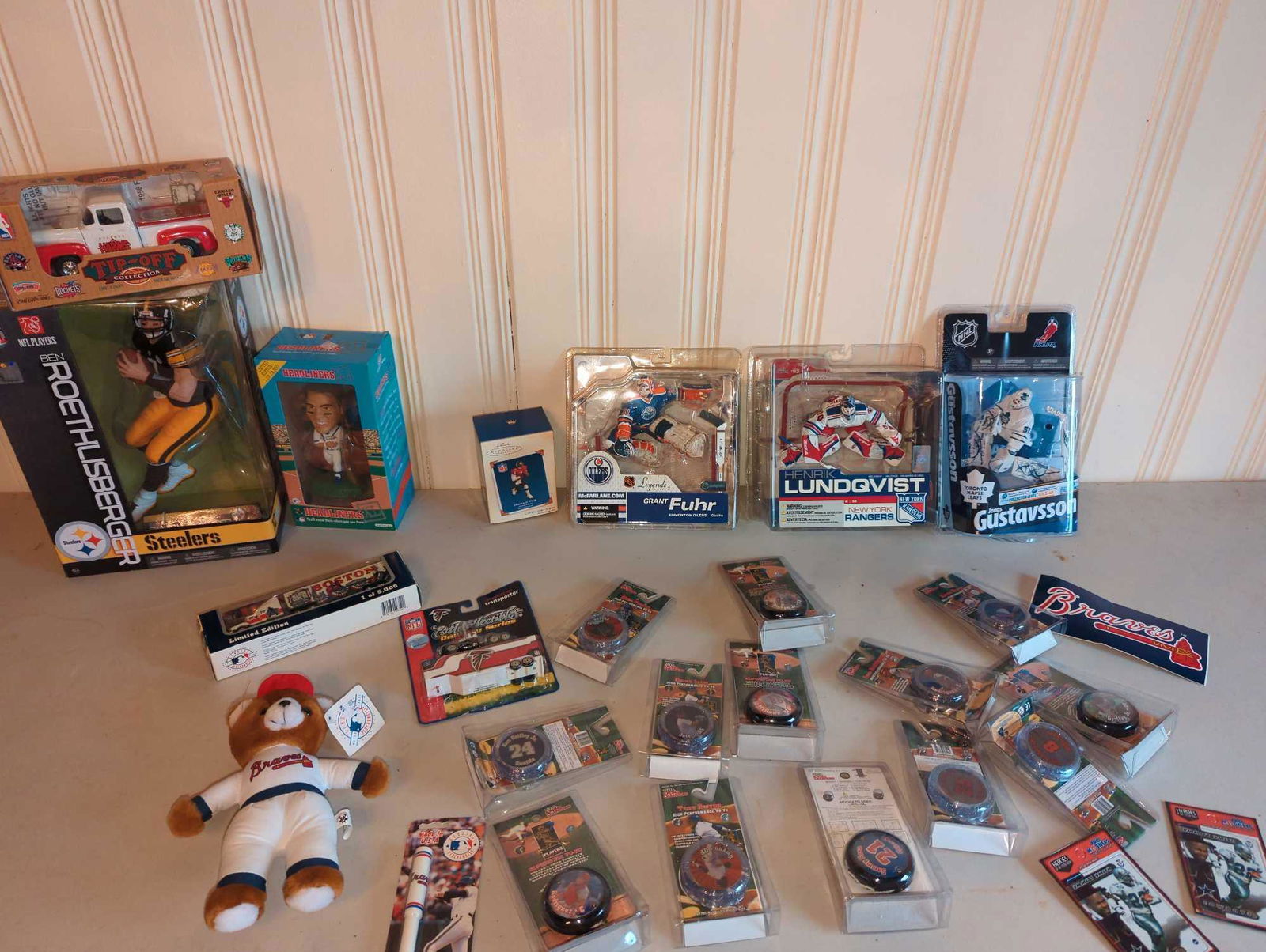 Over 25 Misc. Sports Items including Yo-Yo's (1 of 3)