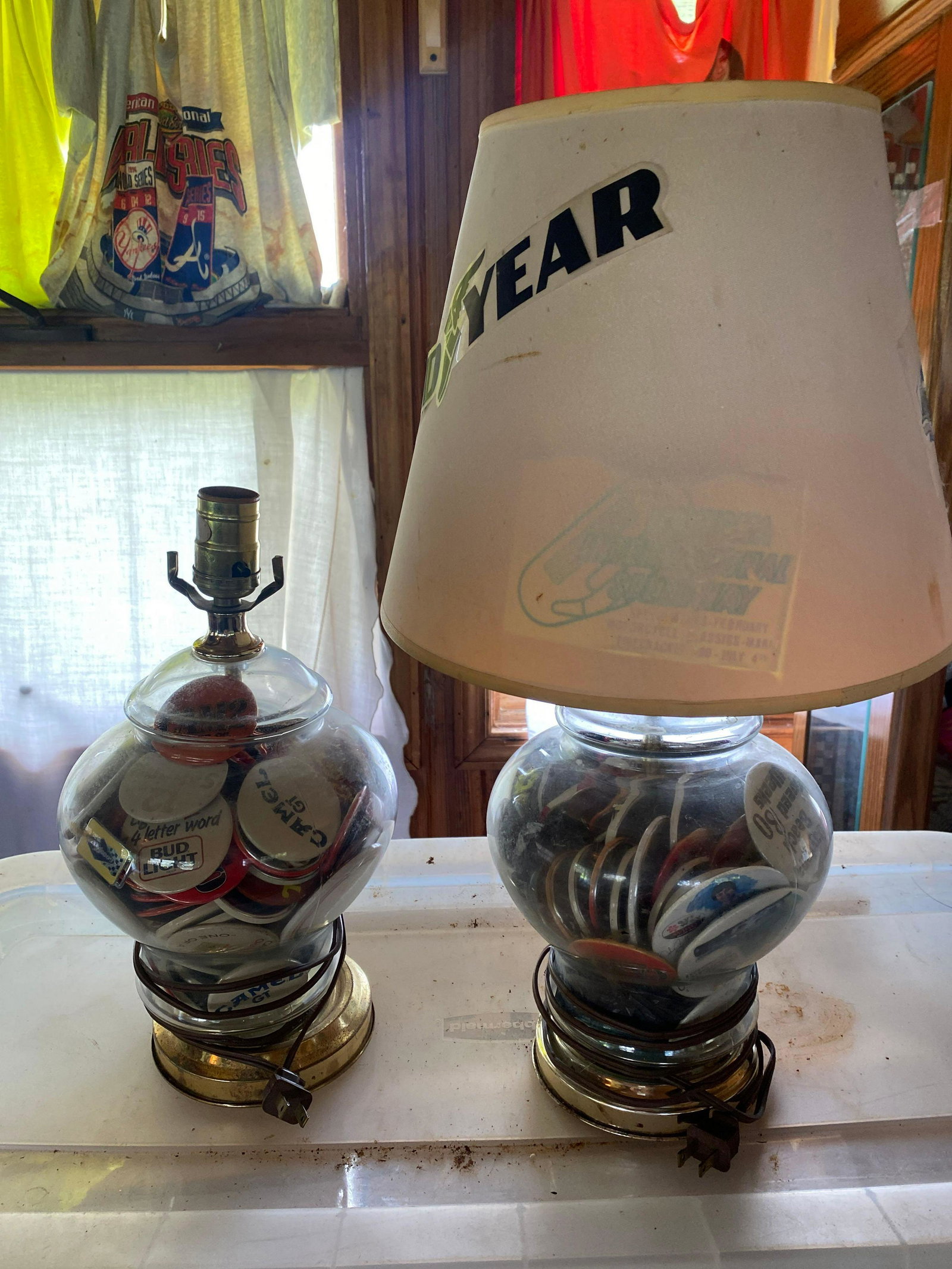 2 Lamps with pins: See photos.