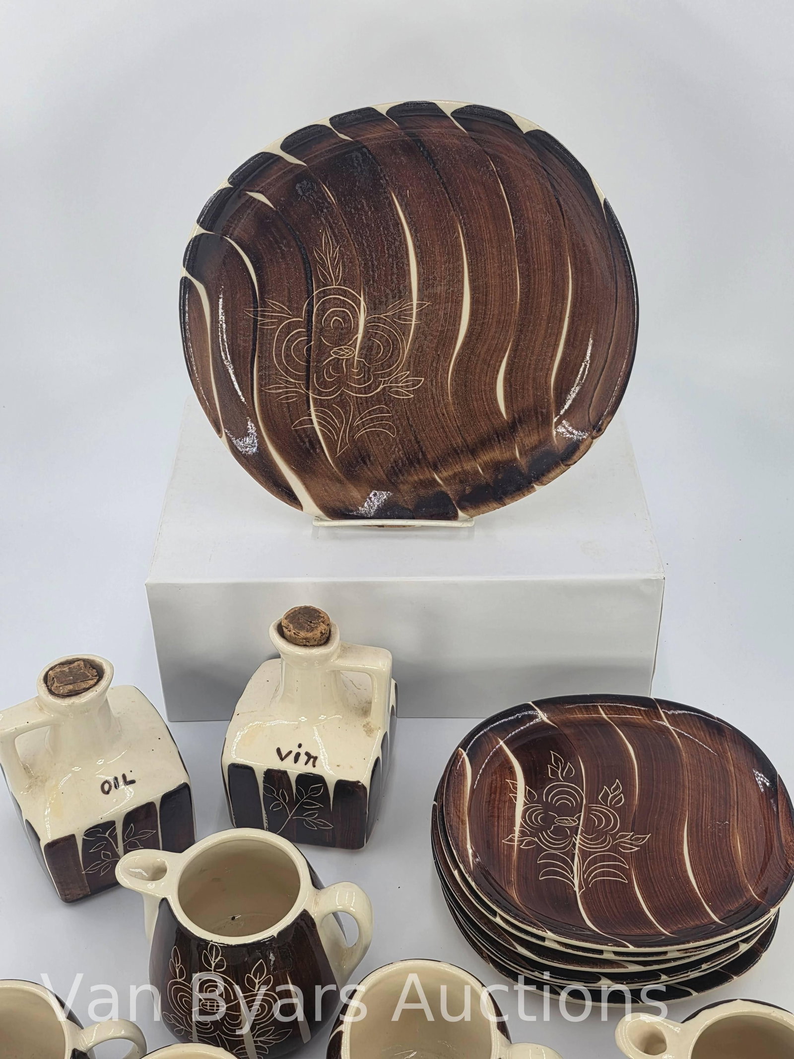 22 Purinton Intaglio Brown Assortment, INV. 2001 - 3
