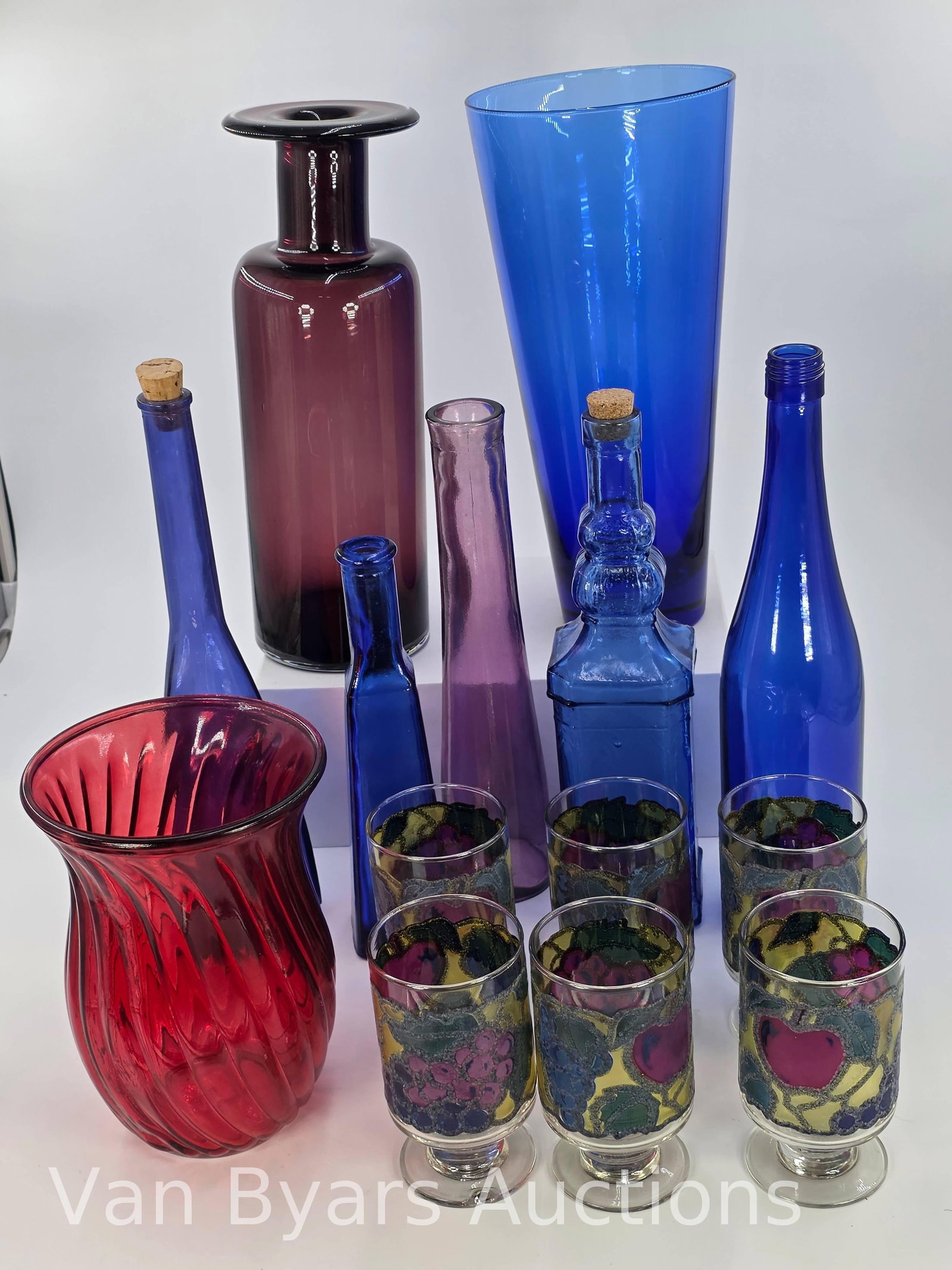 14 Assorted decorative glass Items, INV. 2010 - 2
