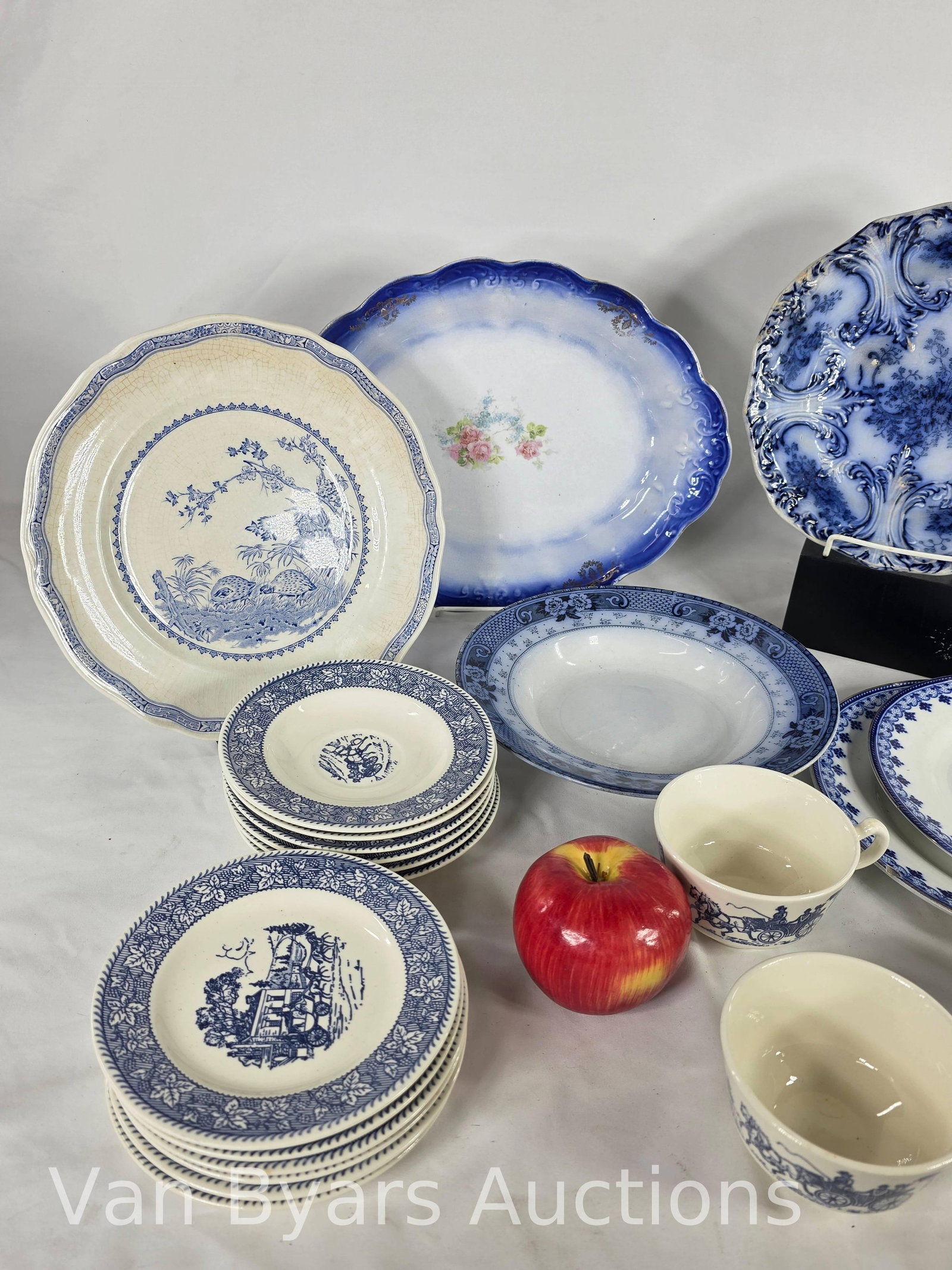 Blue and White Assortment incl. Quail Blue Furnival, 21 pieces, INV. 2029 - 3