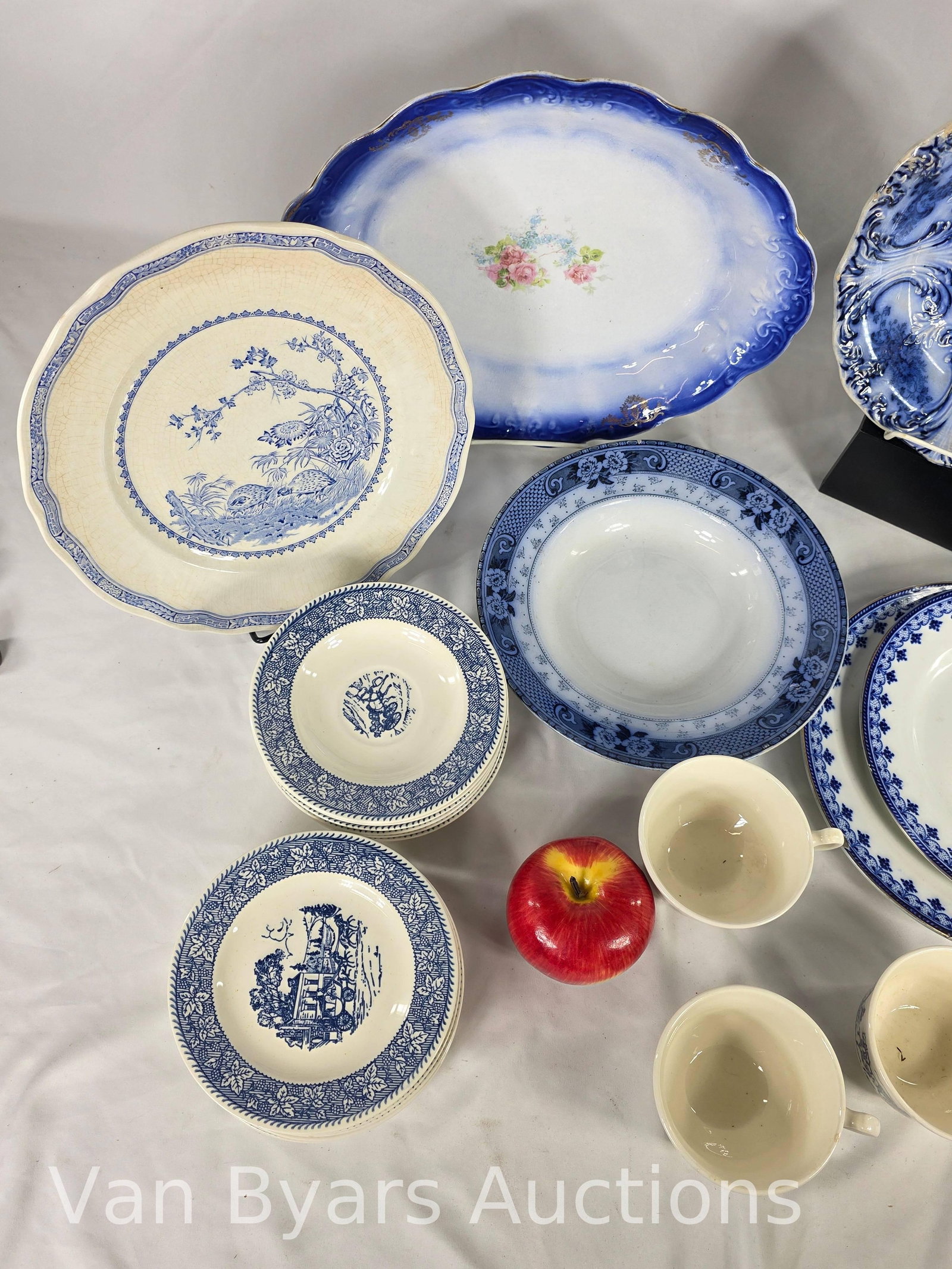 Blue and White Assortment incl. Quail Blue Furnival, 21 pieces, INV. 2029 - 4