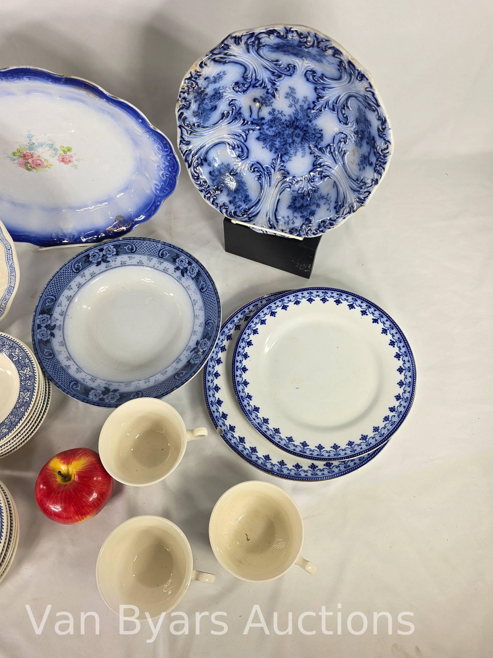 Blue and White Assortment incl. Quail Blue Furnival, 21 pieces, INV. 2029 - 6